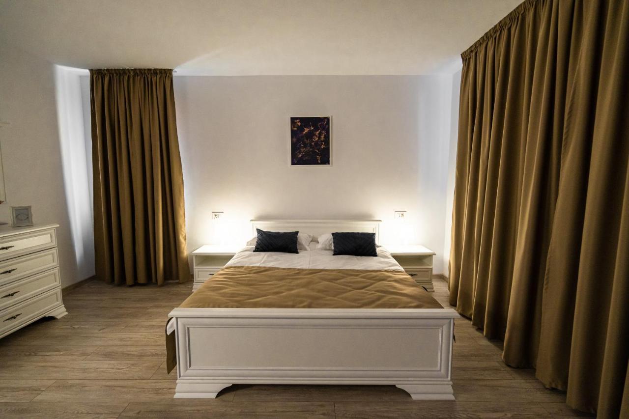 Armada Aparthotel Алба Юлия Екстериор снимка